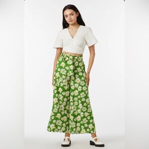 Linen daisy culottes- bright beautiful pants for the office or a day out! NWT